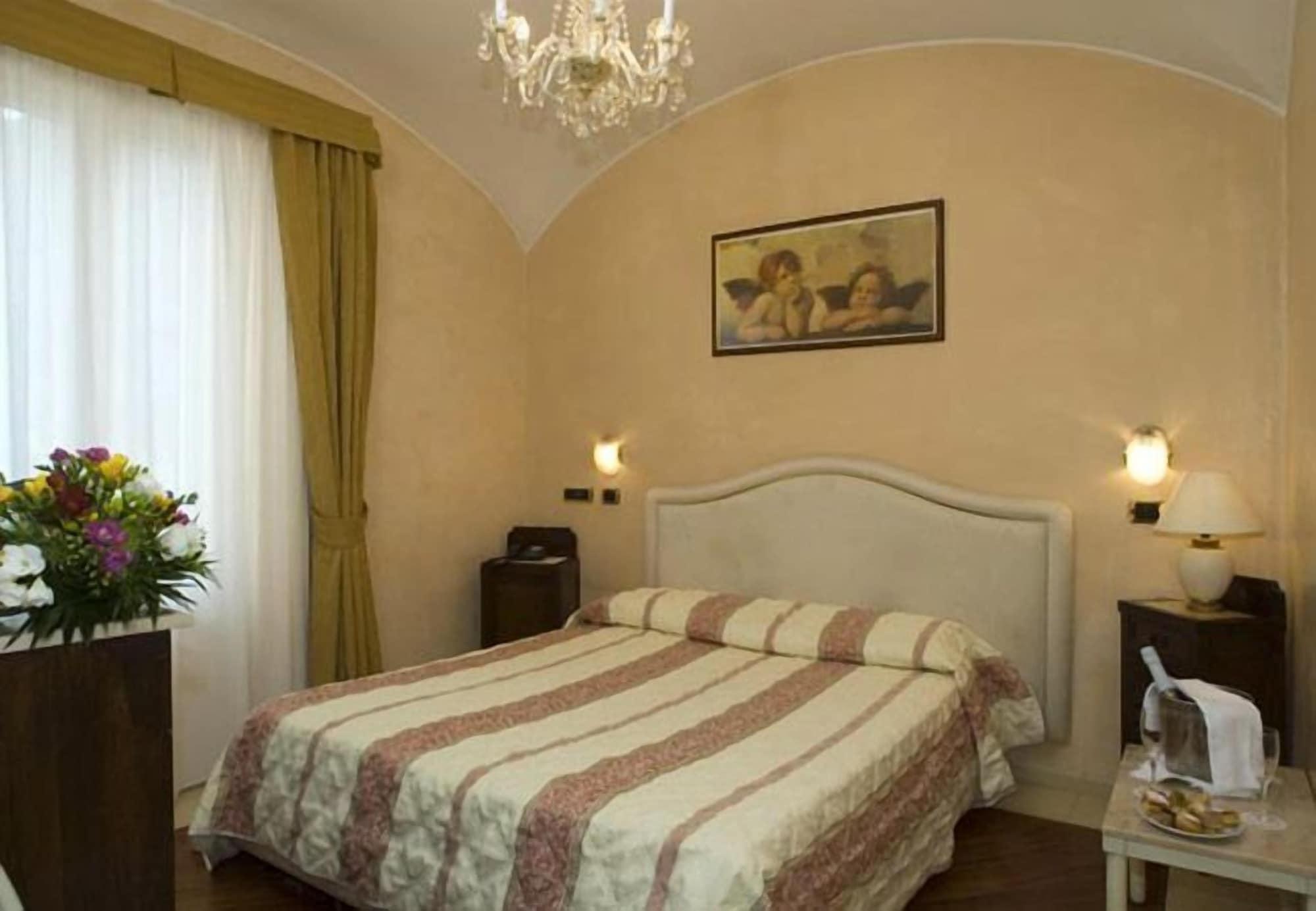 Hotel Vienna Ostenda E Ristorante Il Danubio Rimini Exterior foto