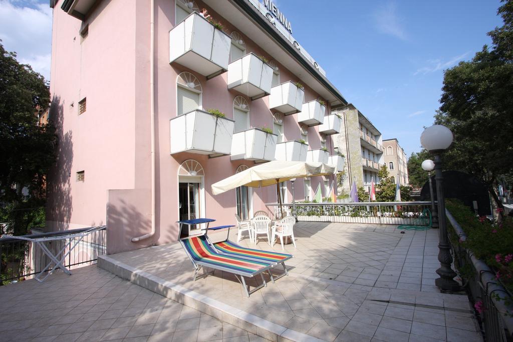 Hotel Vienna Ostenda E Ristorante Il Danubio Rimini Exterior foto