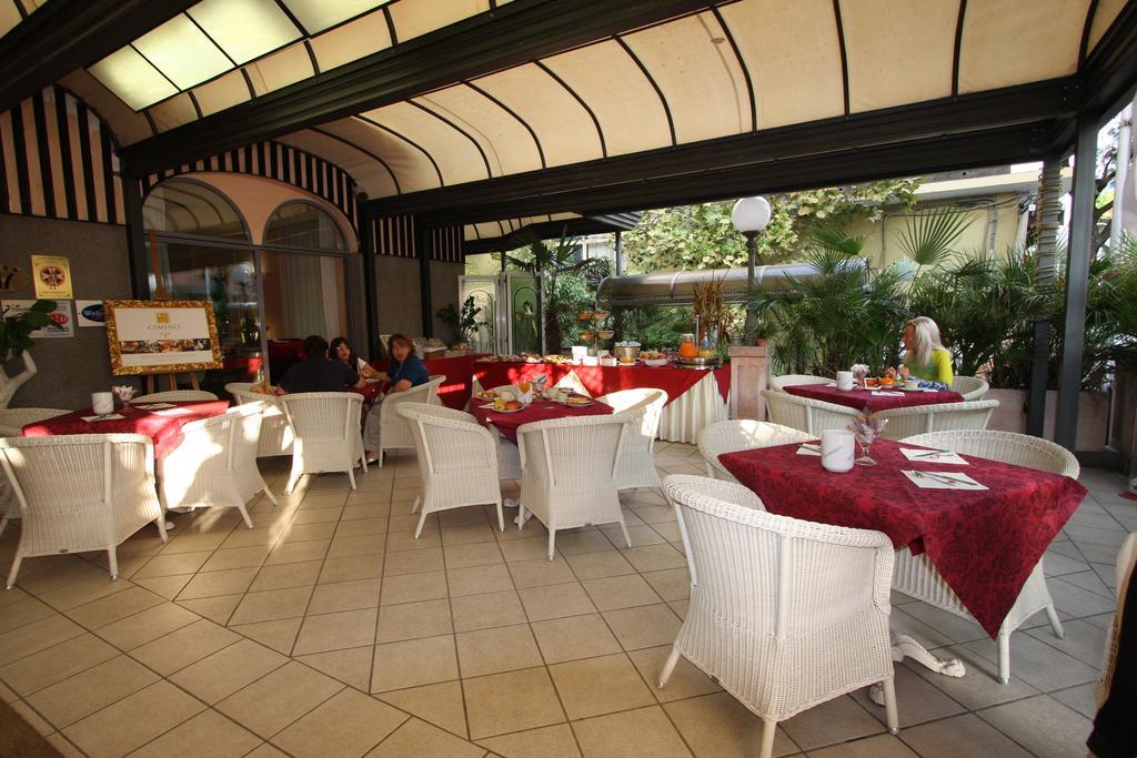 Hotel Vienna Ostenda E Ristorante Il Danubio Rimini Exterior foto