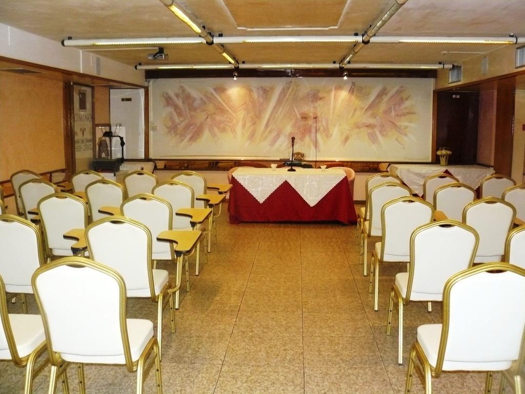 Hotel Vienna Ostenda E Ristorante Il Danubio Rimini Exterior foto